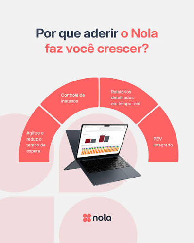 Gestor acompanhando indicadores e dados de operação em um notebook